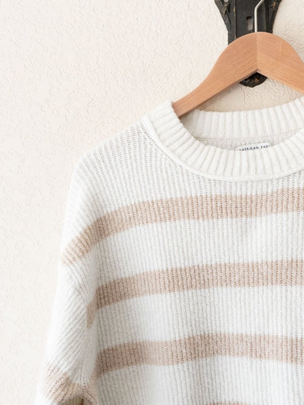American Eagle Stripe Sweater Womens Medium Cream Tan Rib Knit Pullover Soft - Picture 5 of 14